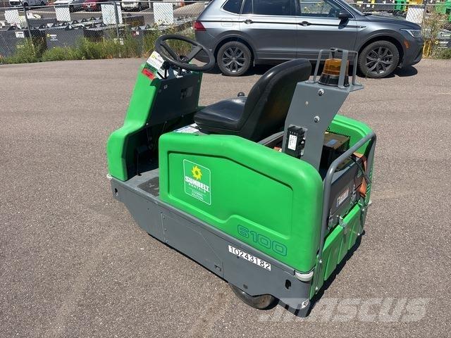 Tennant 6100 Vnitřní zametací stroje