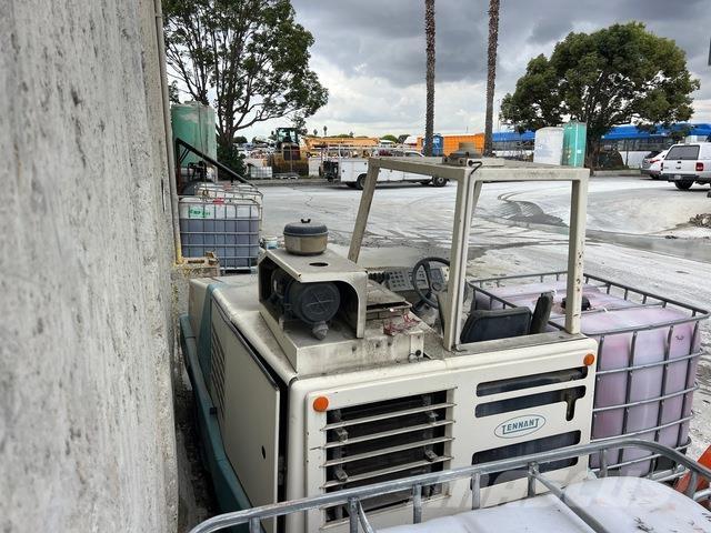 Tennant 800 Vnitřní zametací stroje