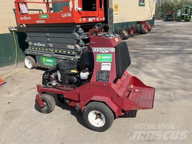Toro 23518 Aerátory a odmechovače