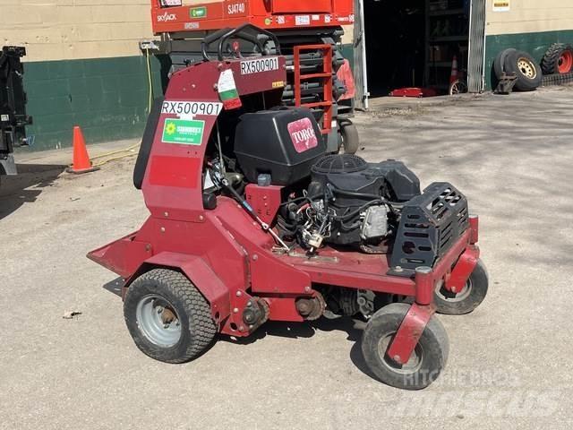 Toro 23518 Aerátory a odmechovače