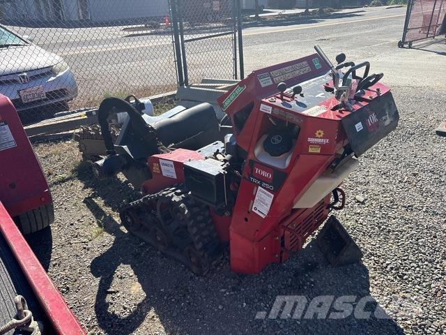 Toro TRX 250 Rýhovače