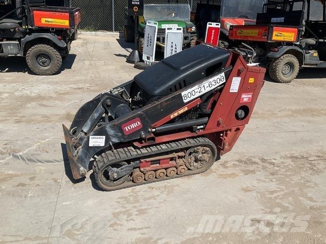 Toro TX427 Smykem řízené nakladače