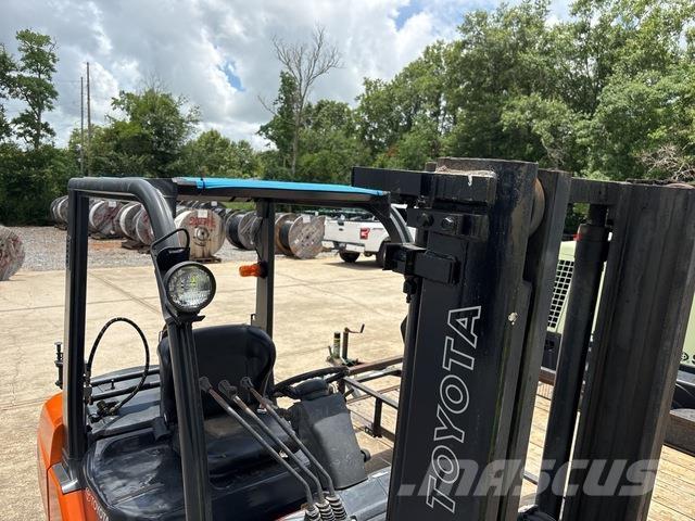 Toyota 8FGU30 Další