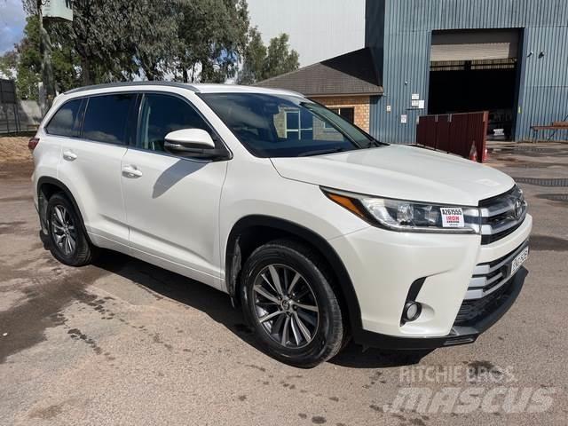 Toyota Kluger Osobní vozy