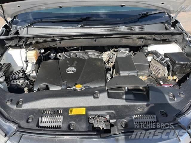 Toyota Kluger Osobní vozy