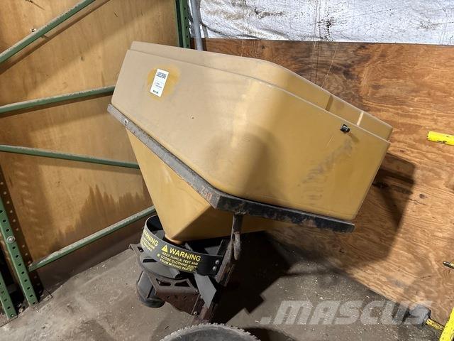  Trailhawk 750 Sypače písku a soli