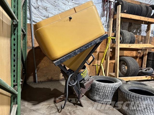  Trailhawk 750 Sypače písku a soli