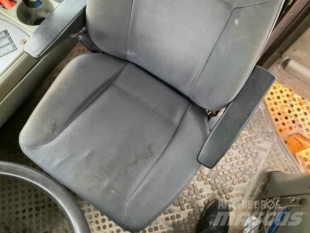 Volvo A30D Kloubové dempry