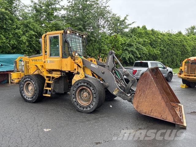 Volvo L90E Kolové nakladače
