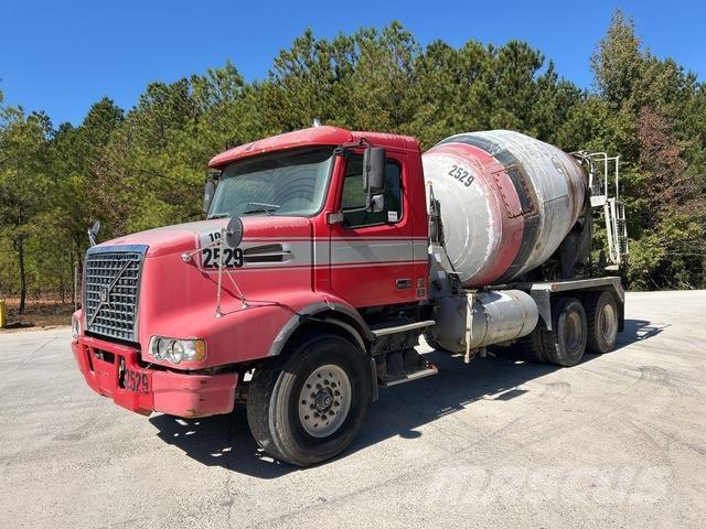 Volvo VHD64B Další