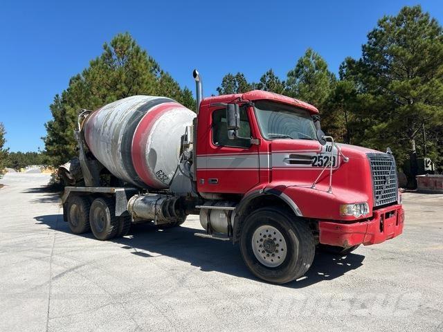 Volvo VHD64B Další