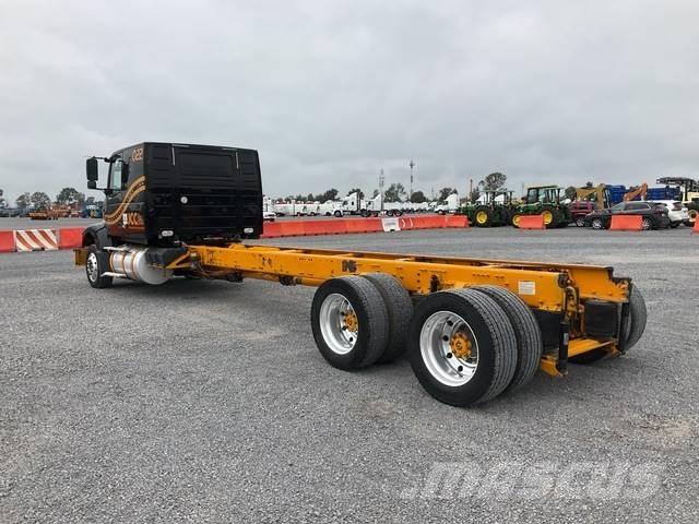 Volvo VHD64F Kabiny a interiér