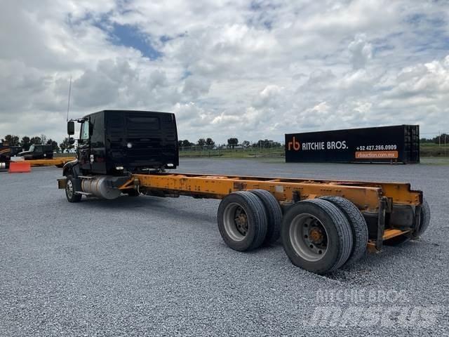 Volvo VHD64F Kabiny a interiér