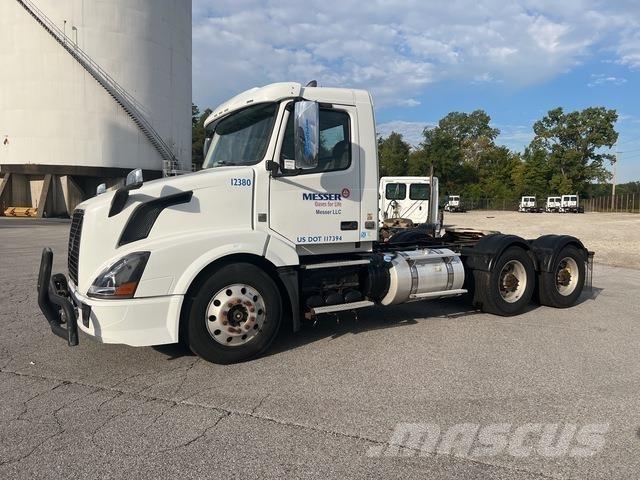 Volvo VNL64T Tahače
