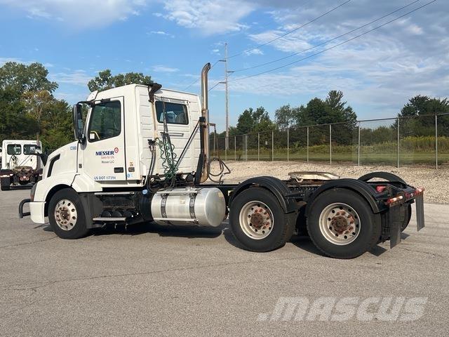 Volvo VNL64T Tahače