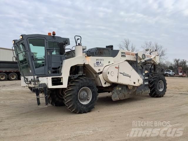 Wirtgen WR2000 Půdní kompaktory
