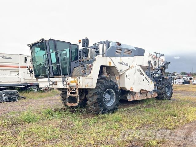 Wirtgen WR240 Půdní kompaktory