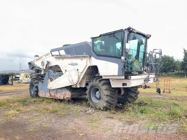 Wirtgen WR240 Půdní kompaktory