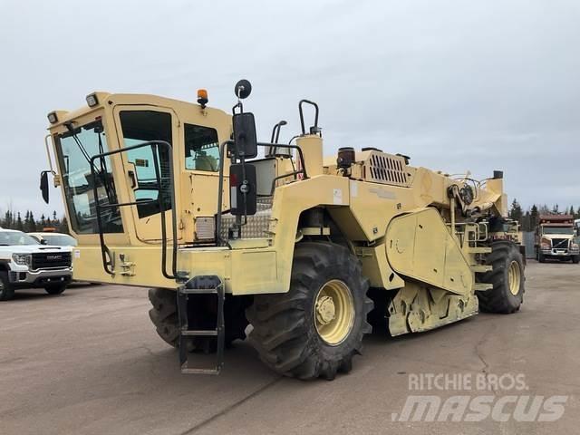 Wirtgen WR2400 Půdní kompaktory