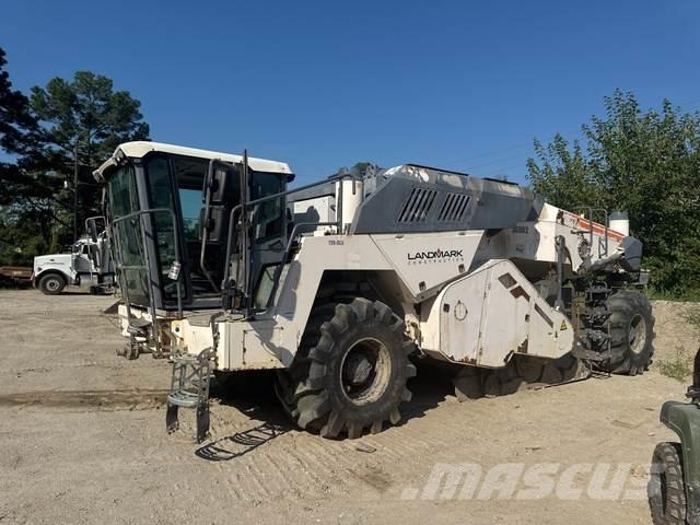 Wirtgen WR240i Půdní kompaktory