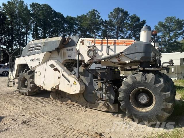 Wirtgen WR240i Půdní kompaktory