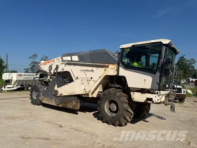 Wirtgen WR240i Půdní kompaktory