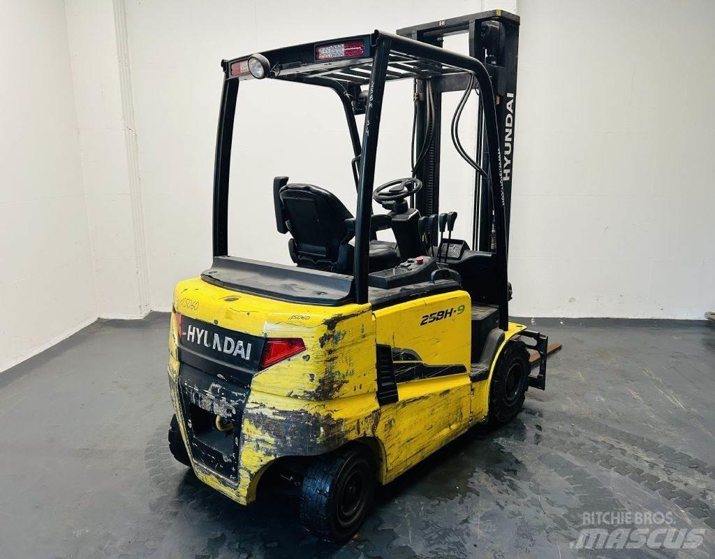Hyundai 25BH-9 Akumulátorové vozíky