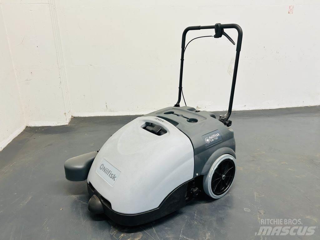 Nilfisk SW750 Zametací stroje