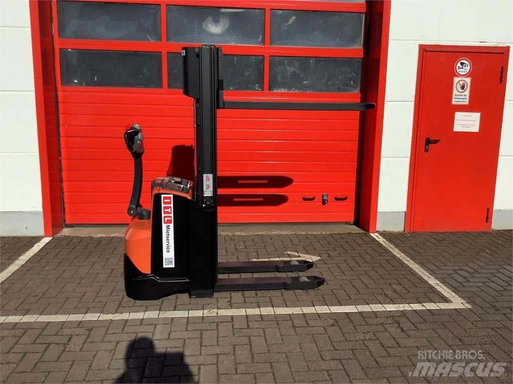 Toyota SWE120 Ručně vedené vysokozdvižné vozíky