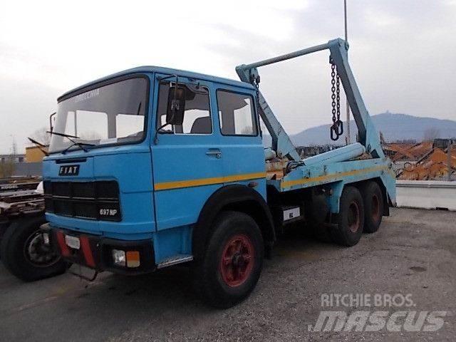 Fiat 697 NP Hákový nosič kontejnerů