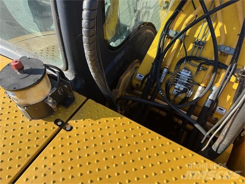 JCB JS220LC Pásová rýpadla