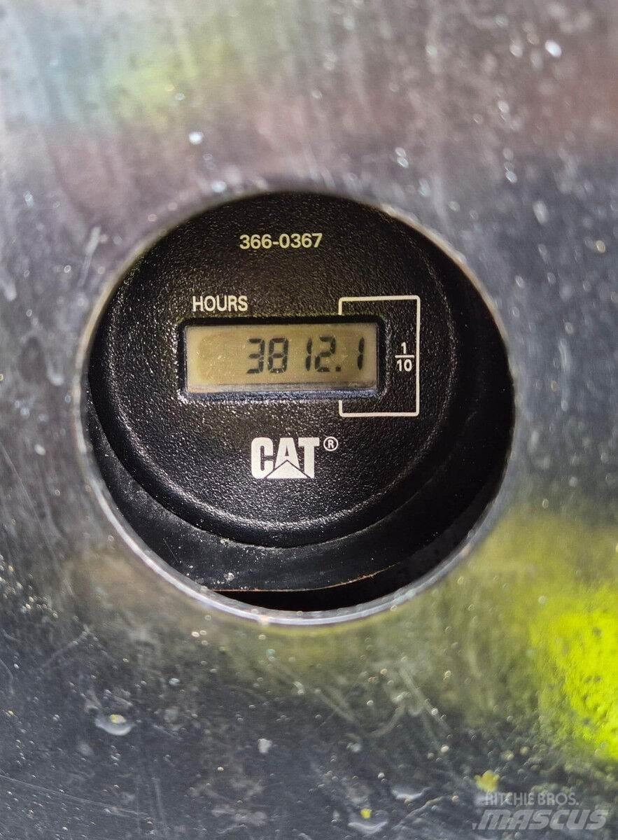 CAT 305E2 Midi rýpadla 7t - 12t