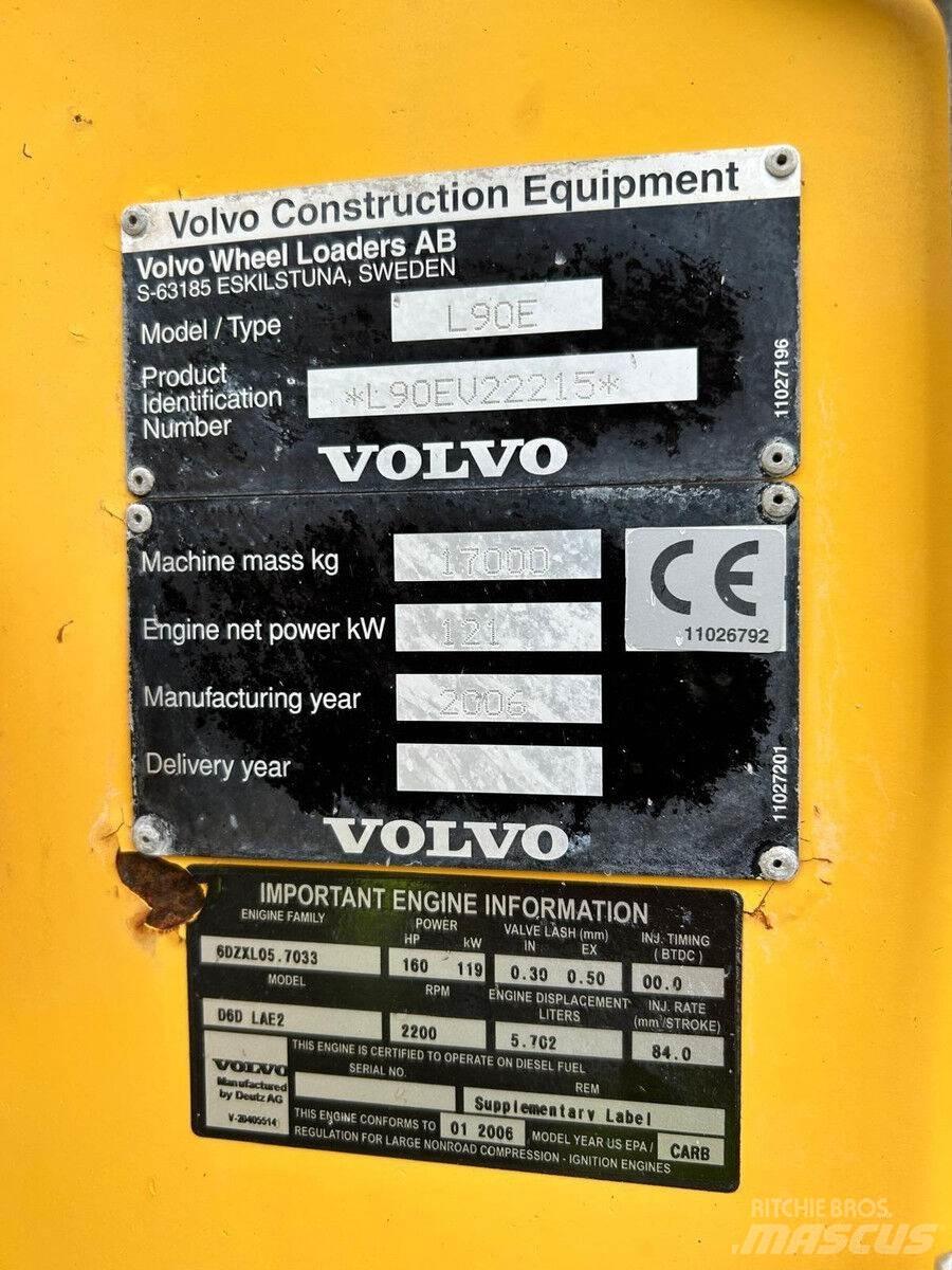 Volvo L90E Kolové nakladače