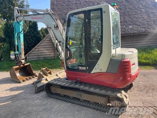 Takeuchi TB250 Midi rýpadla 7t - 12t
