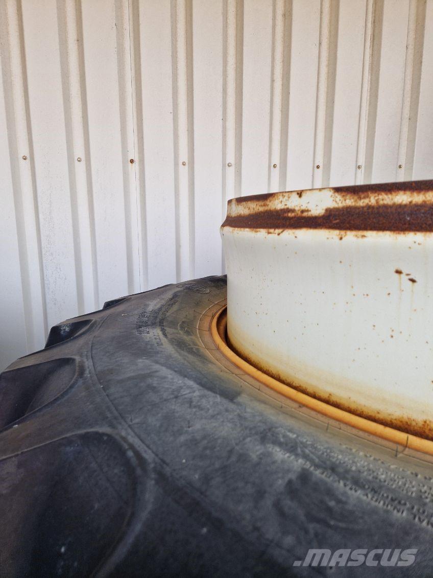 BKT 520/85R42 Pneumatiky, kola a ráfky