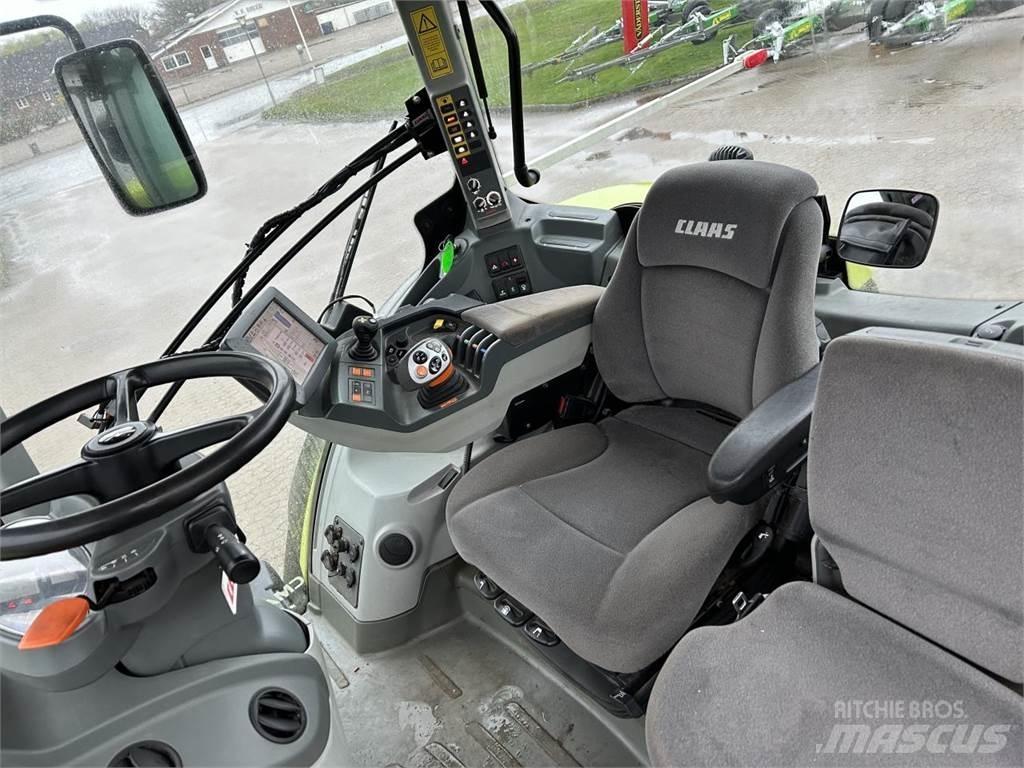 CLAAS AXION 930 Traktory