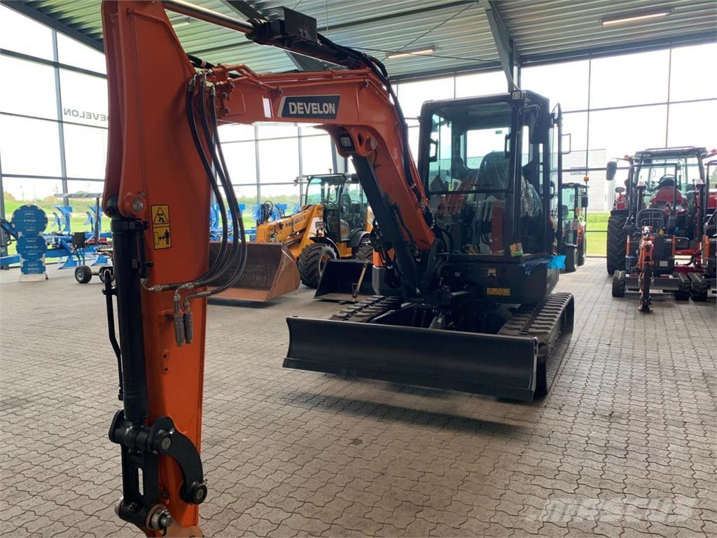 Develon DX63-7 Pásová rýpadla