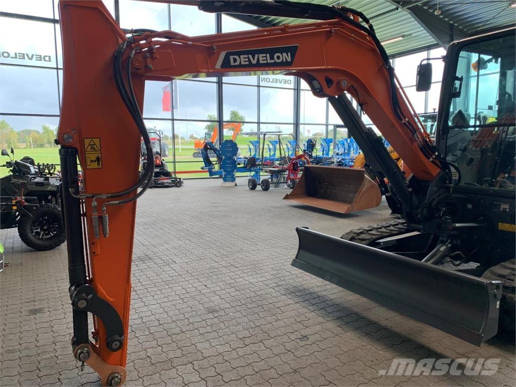 Develon DX63-7 Pásová rýpadla