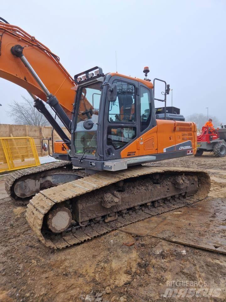 Doosan 255-5 Pásová rýpadla