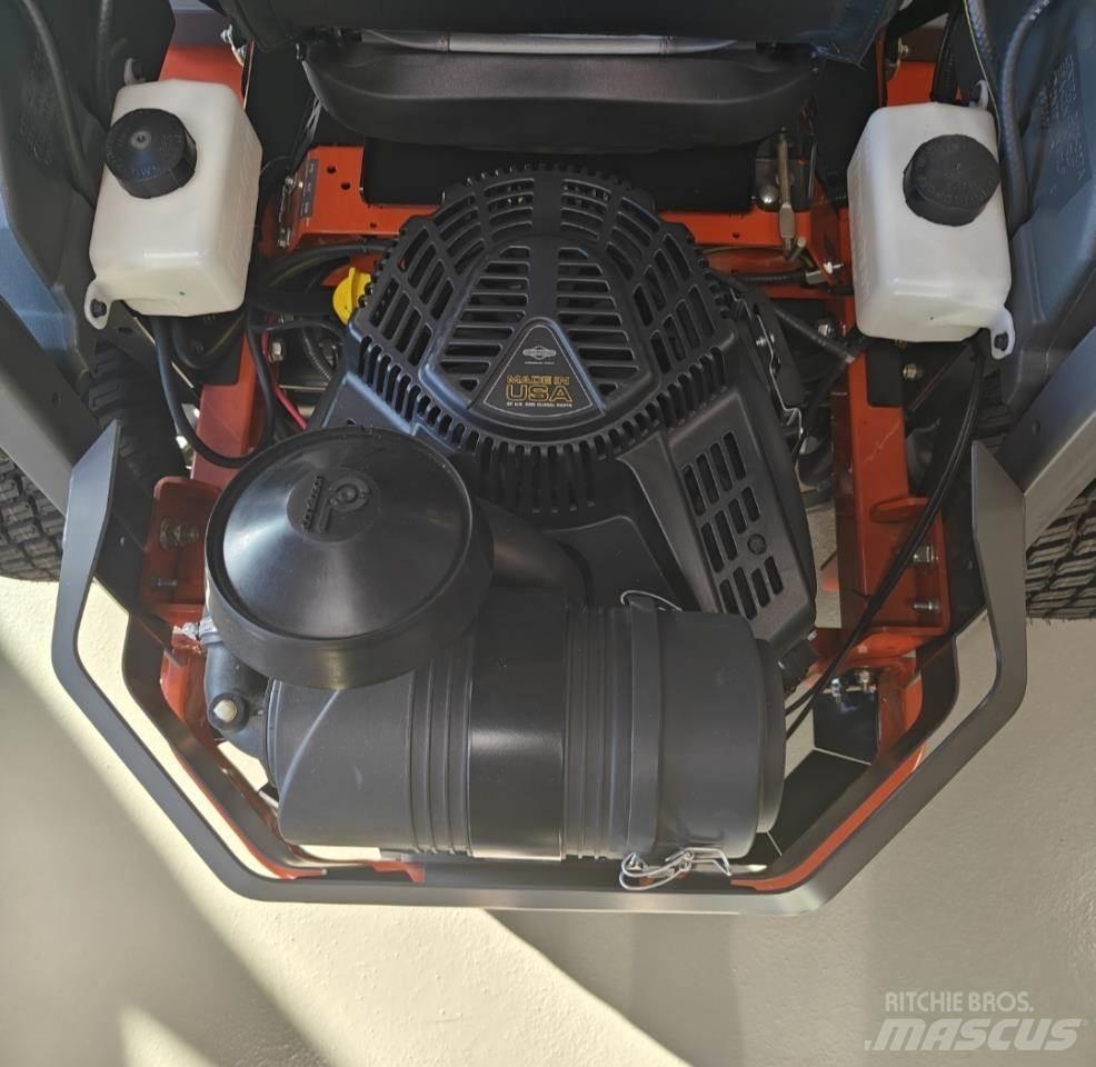 Husqvarna Z560X Kompaktní traktory