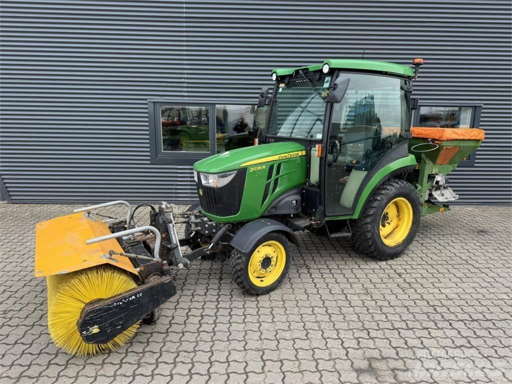 John Deere 2036R Kompaktní traktory
