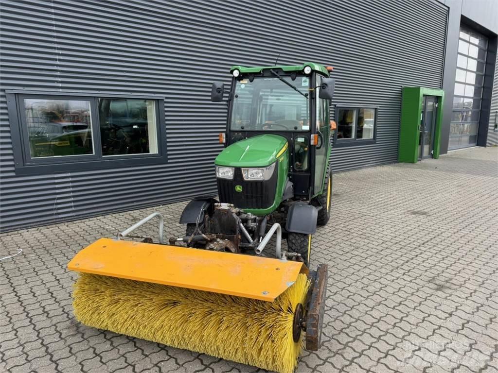 John Deere 2036R Kompaktní traktory