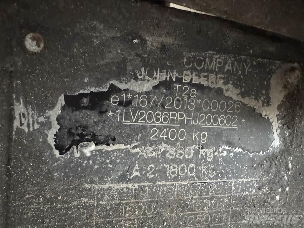 John Deere 2036R Kompaktní traktory