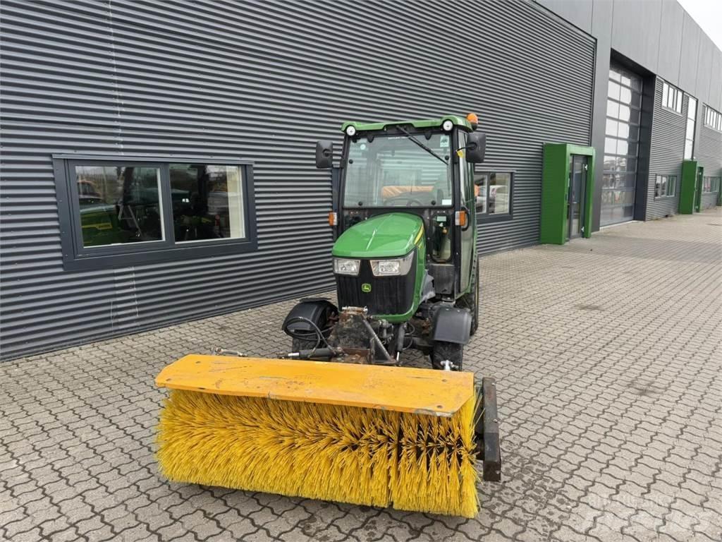 John Deere 2036R Kompaktní traktory