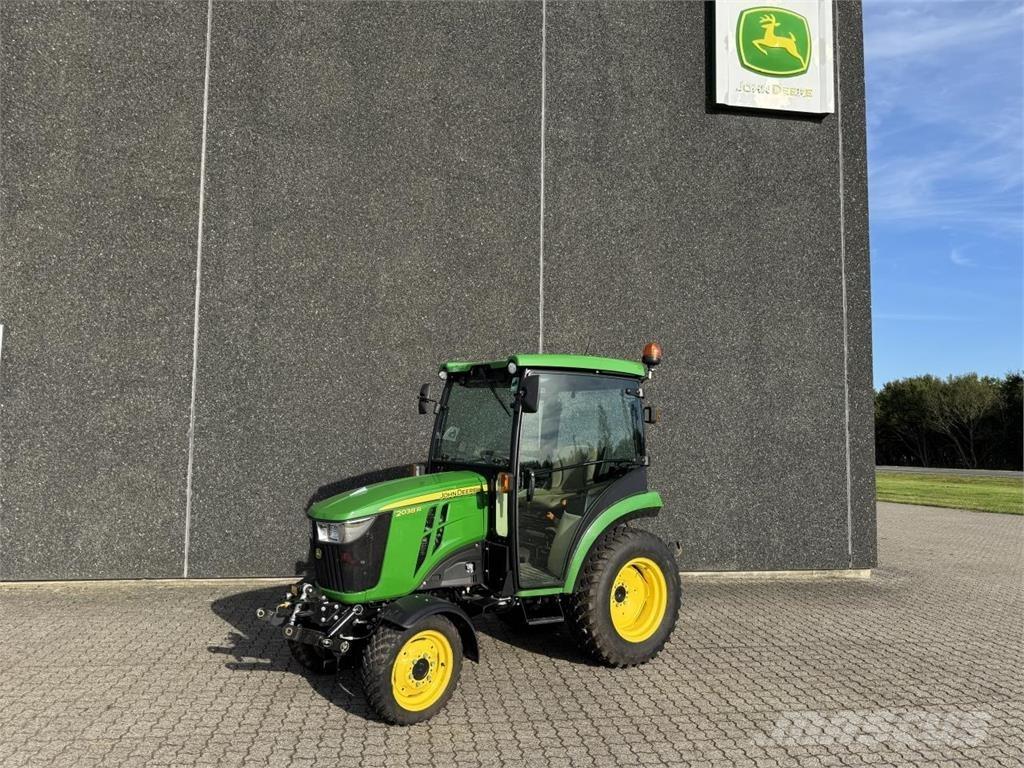 John Deere 2038R Kompaktní traktory