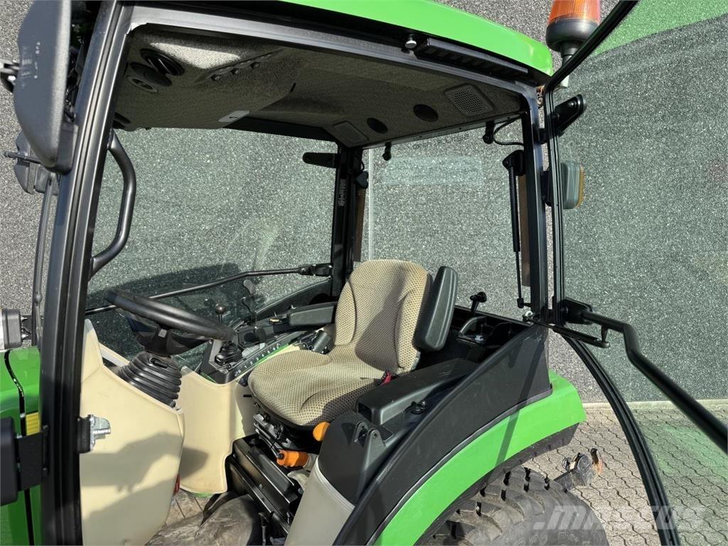 John Deere 2038R Kompaktní traktory