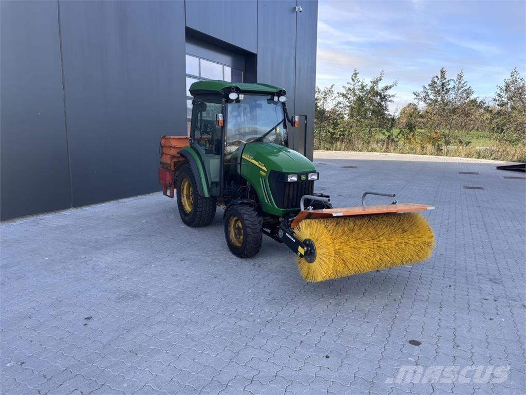 John Deere 3720 Kompaktní traktory