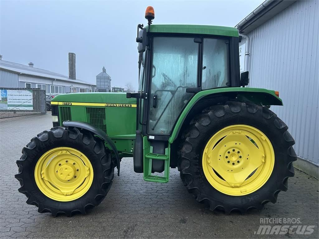 John Deere 6110 Traktory