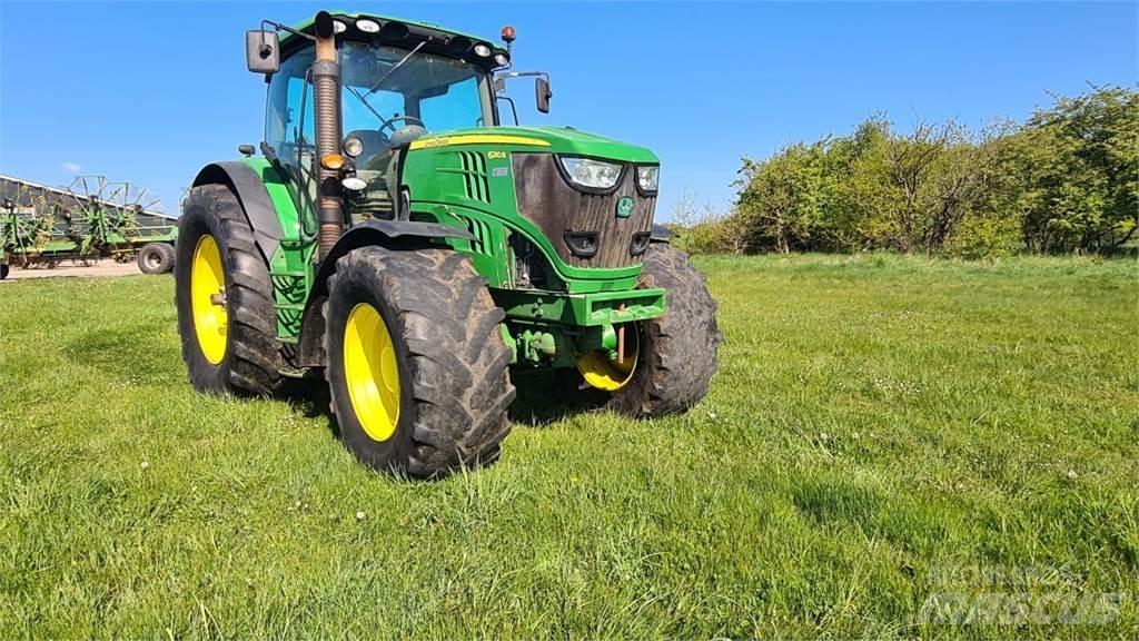 John Deere 6210R Traktory