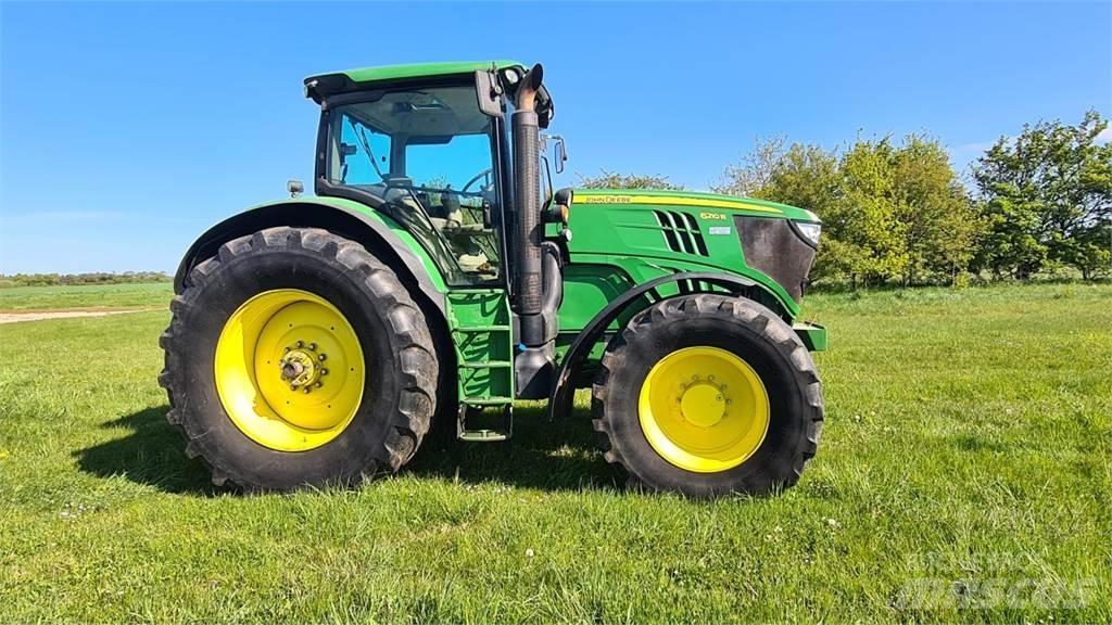 John Deere 6210R Traktory